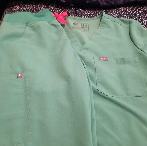 Figs Scrub Set - Picture 2 of 3